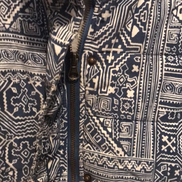 Navy and white billabong puffer jacket - Picture 2 of 3